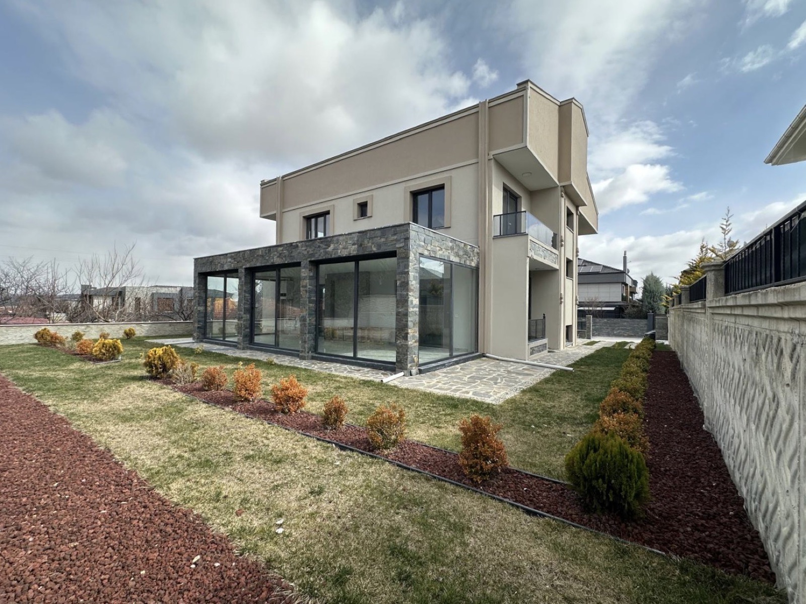 Villa in Ankara/Gölbaşı mit Wintergarten und Garten